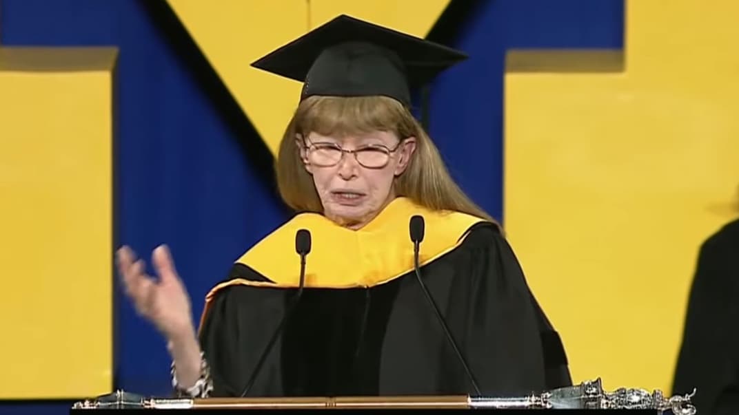 Программистка и ученая Линн Конвей во время речи в Мичиганском университете, декабрь 2018 года