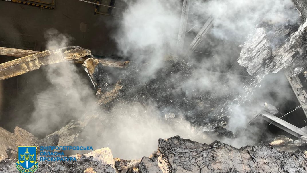 Последствия российского обстрела в Никополе 27 января 2025 года