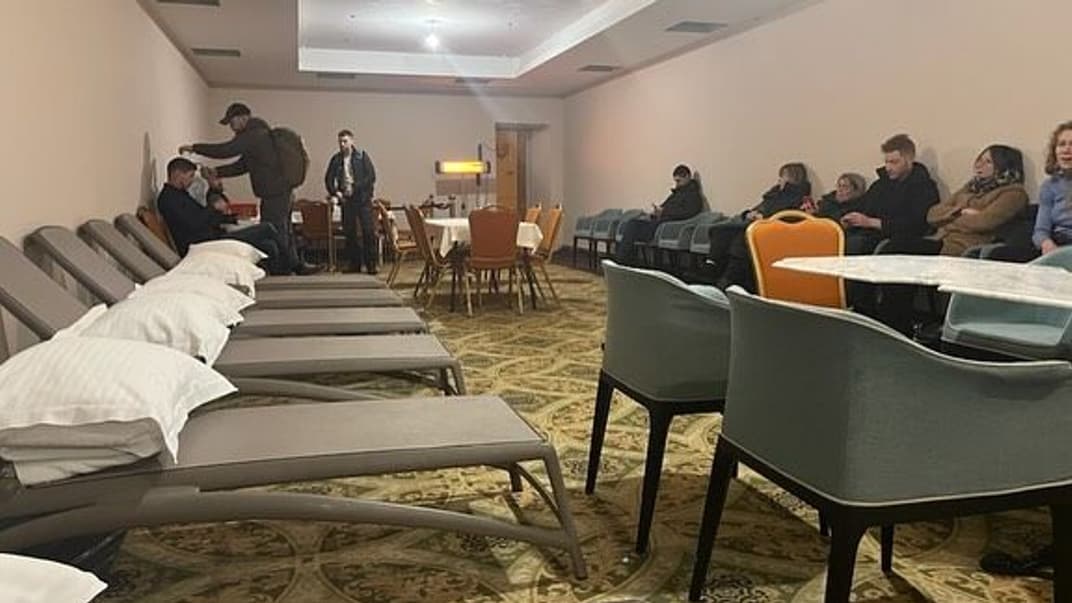 Глава МЗС Данії приїхав в Україну: серед ночі спускався в укриття