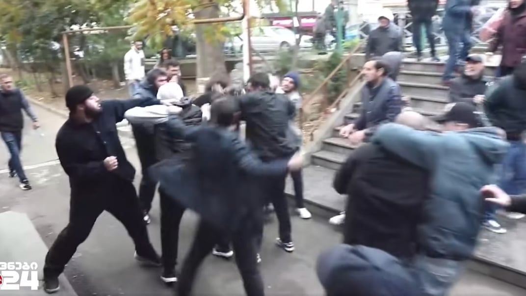 Драка возле избирательного участка №60 в Глданском районе Тбилиси