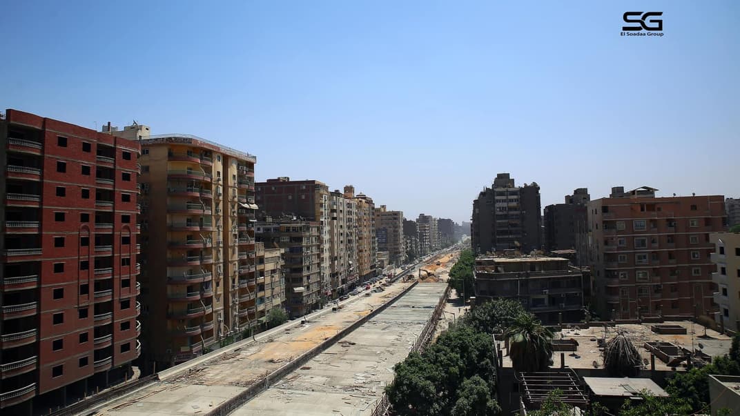 У єгипетському місті Каїр будують шляхопровід за 50 сантиметрів від житлових будинків, 3 травня 2020 року