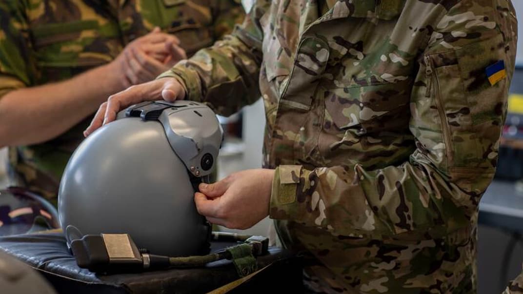 Украинские авиатехники закончили обучение в Нидерландах