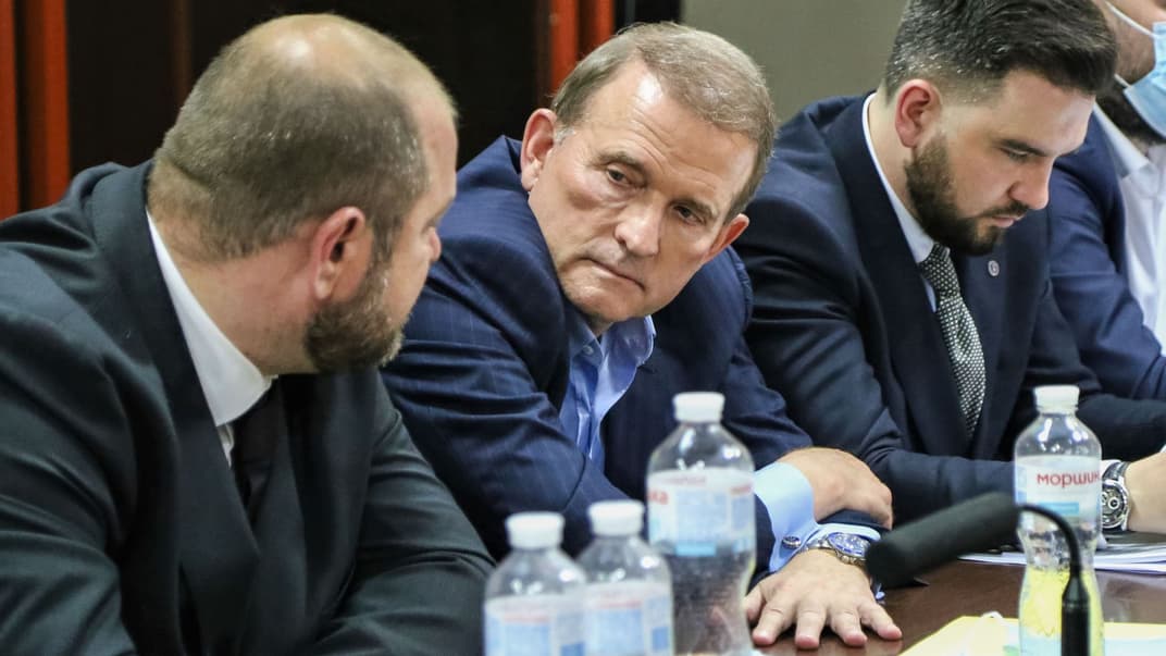 Віктор Медведчук на засіданні Печерського суду Києва під час обрання йому запобіжного заходу у справі про звинувачення у держзраді, 13 травня 2021 року