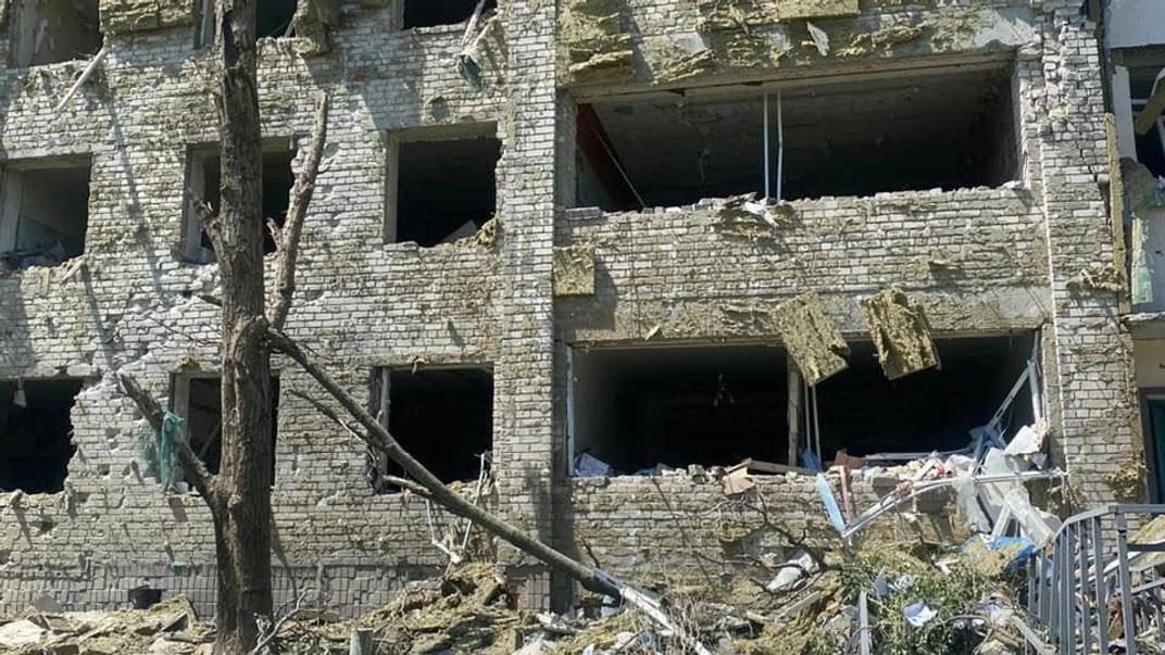 Последствия обстрела больницы в Гуляйполе