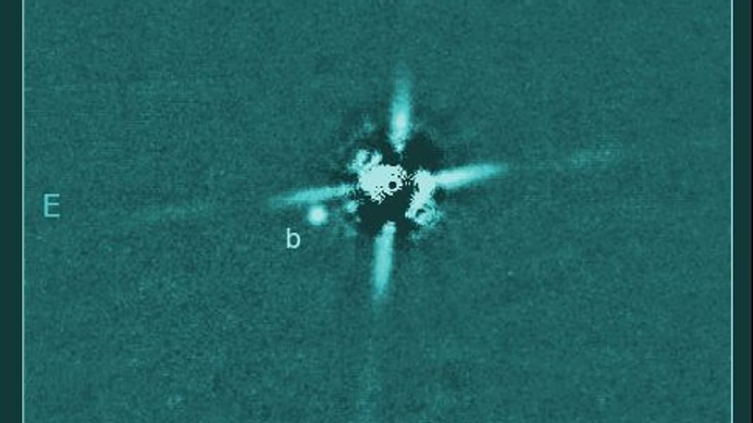 Новорожденная экзопланета 2M0437b