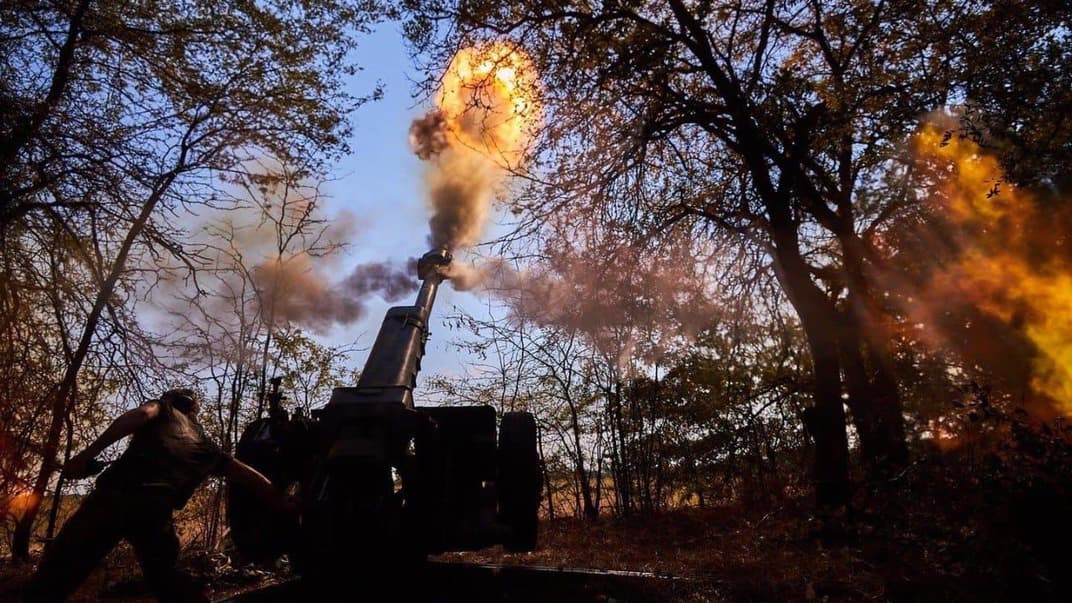 Військовослужбовець використовує зброю. Ілюстративне фото