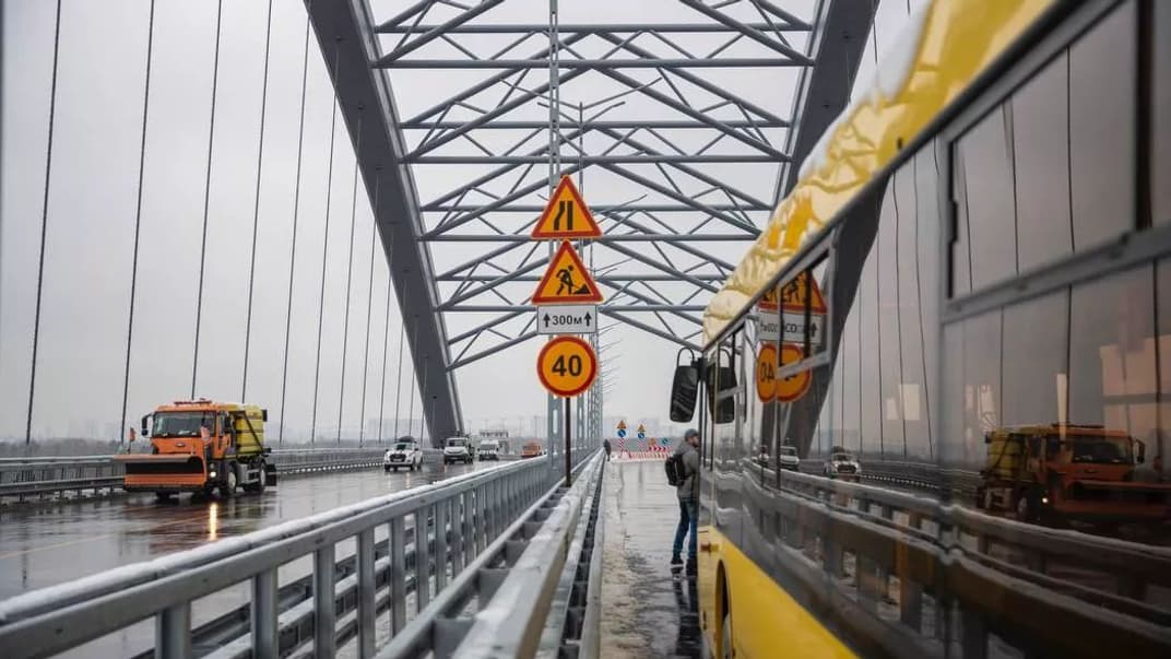 В Киеве открыли движение транспорта Подольско-Воскресенским мостовым переходом, 1 декабря 2023 года
