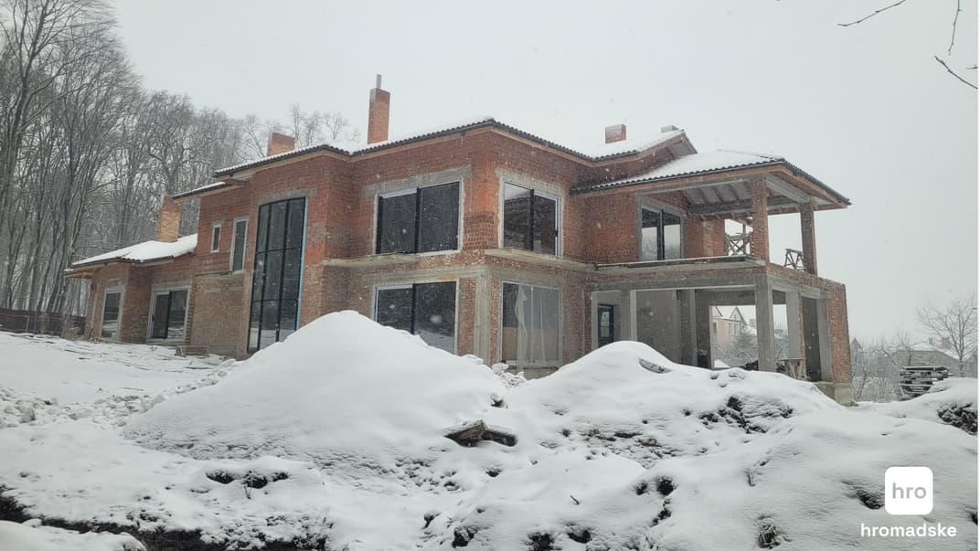 Гринкевичі сховали від слідчих маєток — розслідування