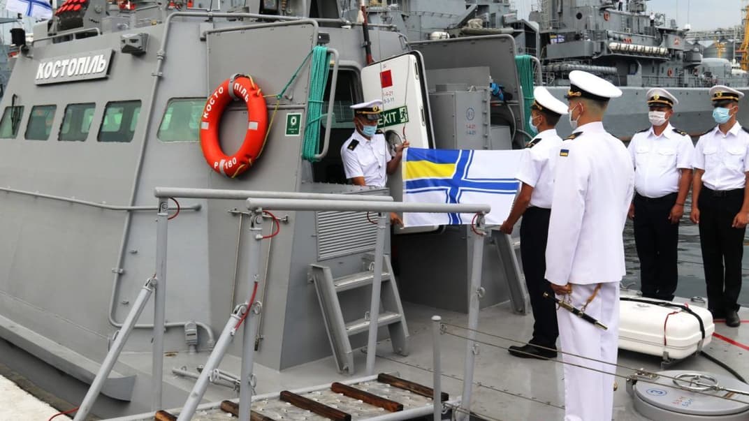 На катері піднімають прапор ВМС, Одеса, 5 вересня 2020 року