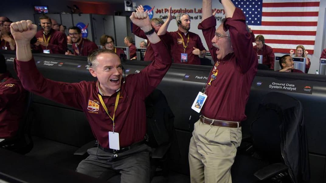 Святкування працівників NASA після того, як зонд NASA InSight успішно здійснив посадку на поверхню Марсу, 26 листопада 2018 року