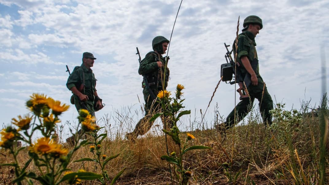 Проросійські військові беруть участь у навчаннях за 40 км від Луганська.