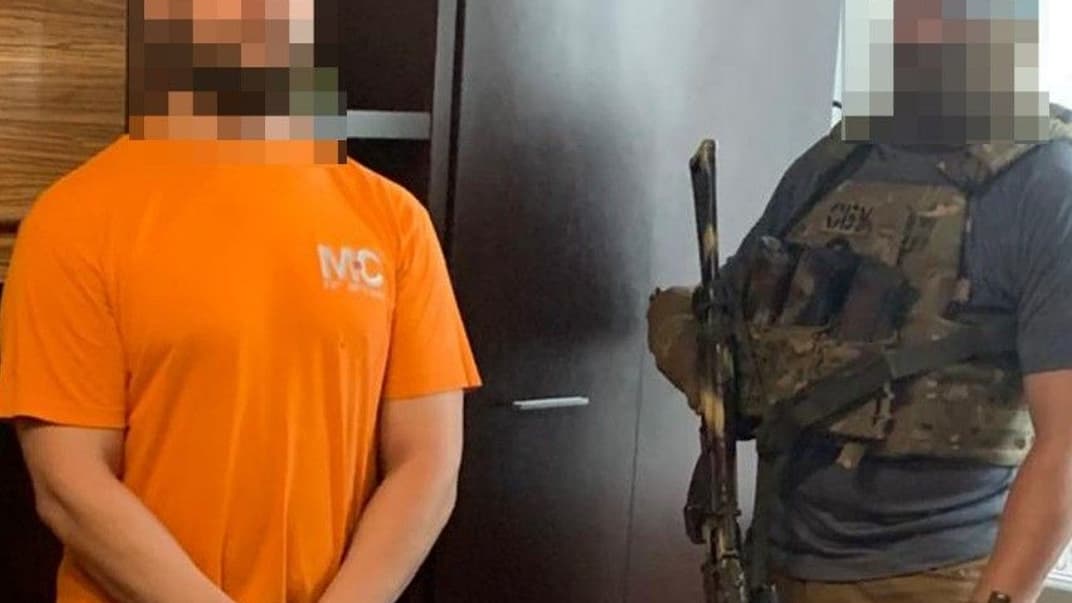 Затриманий чоловік, якого СБУ вважає причетним до коригування російських ударів