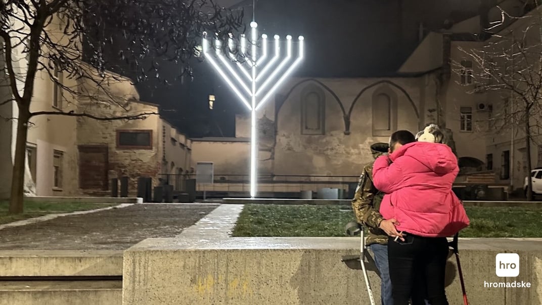 Ханукальна менора на руїнах синагоги «Золота Роза» у Львові
