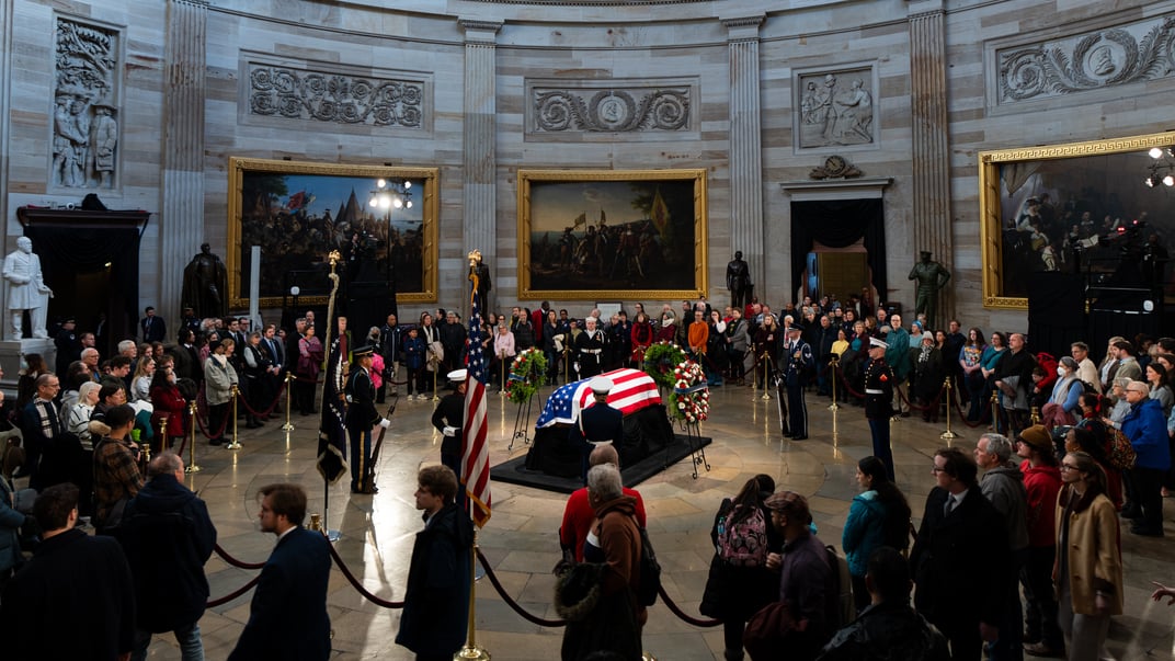 Труна колишнього президента США Джиммі Картера в ротонді Капітолія, 8 січня 2025 року
