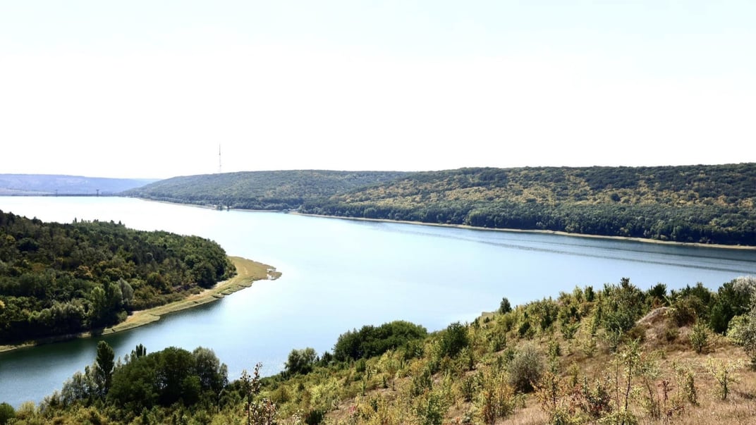 Днестровское водохранилище после стабилизации уровня воды, 17 августа 2024 года