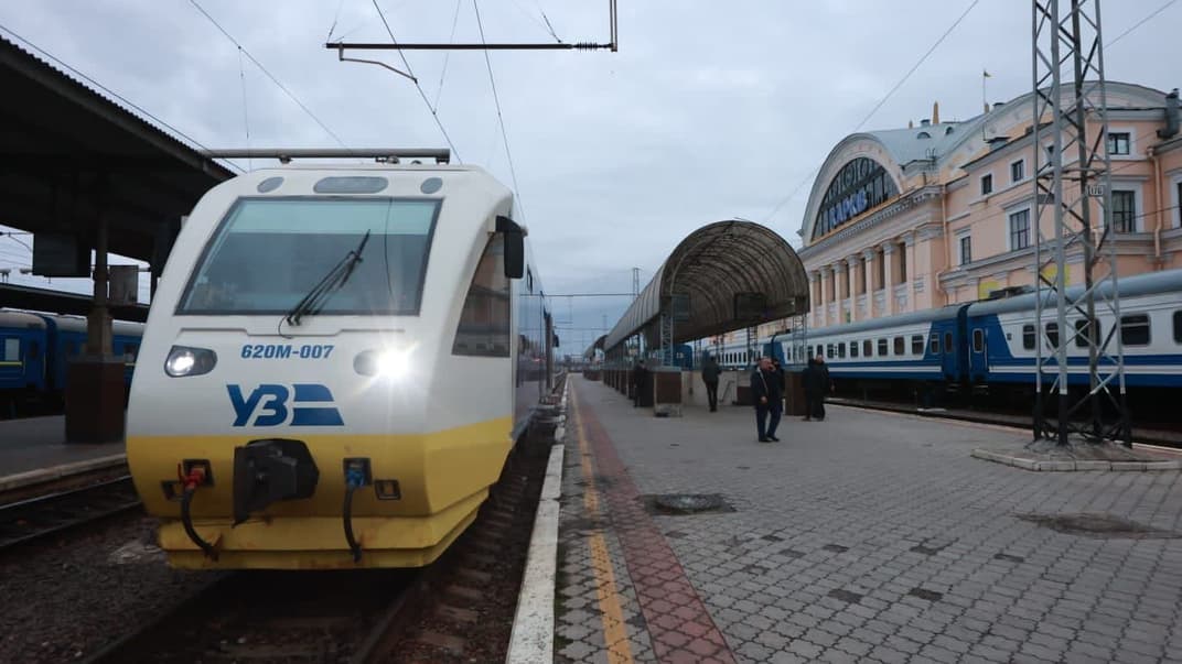 Ілюстративне фото. Потяг «Укрзалізниці» на станції у Харкові