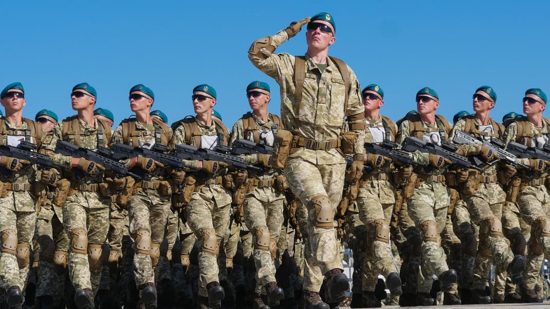 Тренировка перед военным парадом к 27-й годовщине Независимости Украины на военном аэродроме в поселке Озерное Житомирской области, 10 августа 2018 года