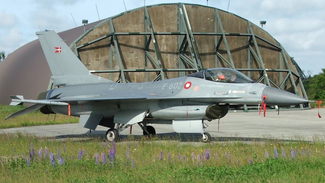 Ілюстративне фото. Данський F-16 на авіабазі Каруп у 2005 році