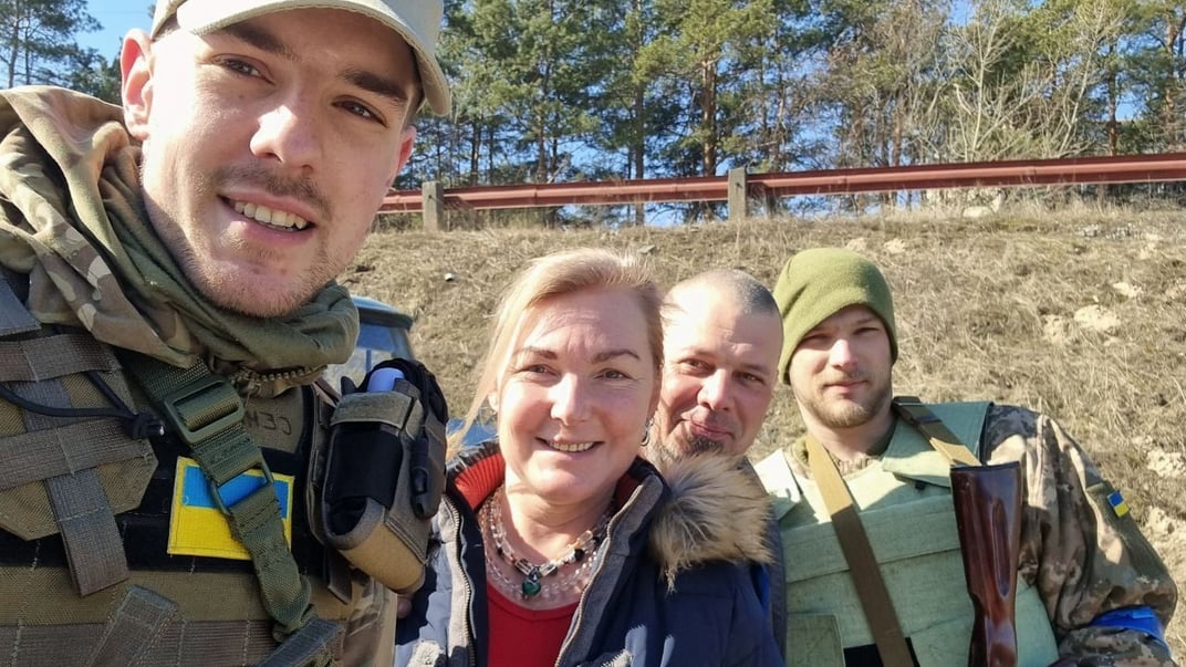 Світлана Поваляєва з синами Романом Ратушним (ліворуч) і Василем Ратушним (праворуч) Світлана Поваляєва з синами Романом Ратушним (ліворуч) і Василем Ратушним (праворуч)