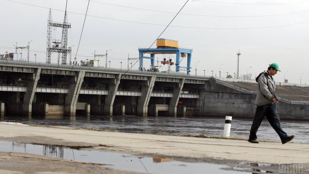 Гребля Київської ГЕС у Вишгороді, Київська область, 15 березня 2011 року