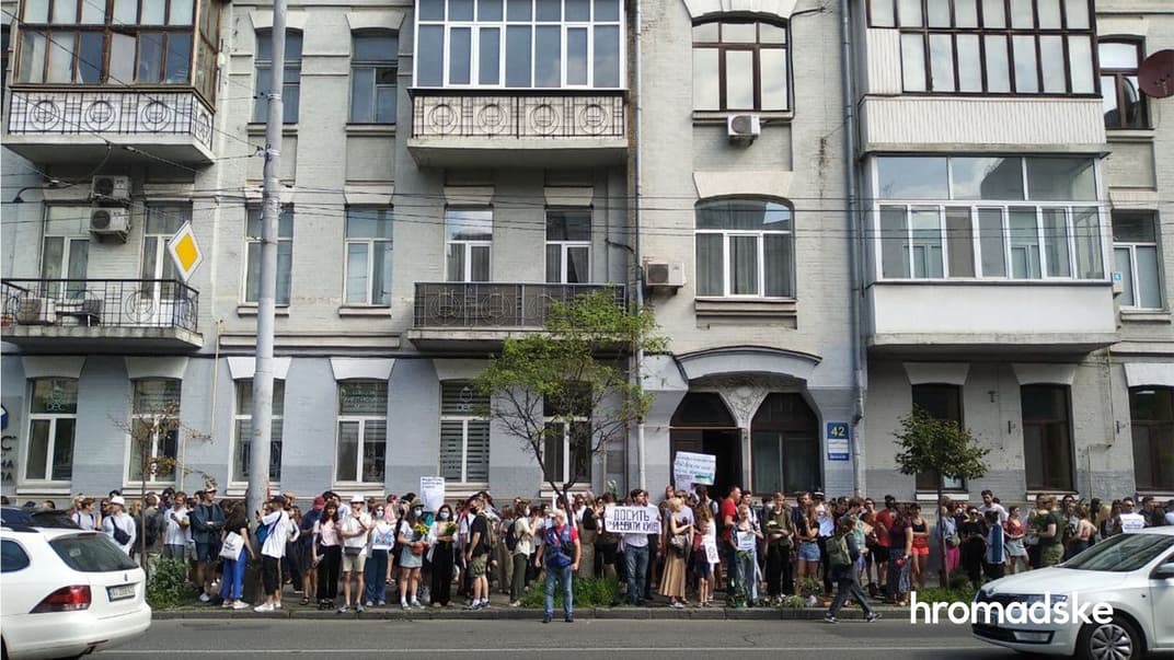 У Києві активісти вимагають реставрувати будівлю «Квіти України», яку власник хоче перетворити на торгово-офісний центр, 6 липня 2021 року