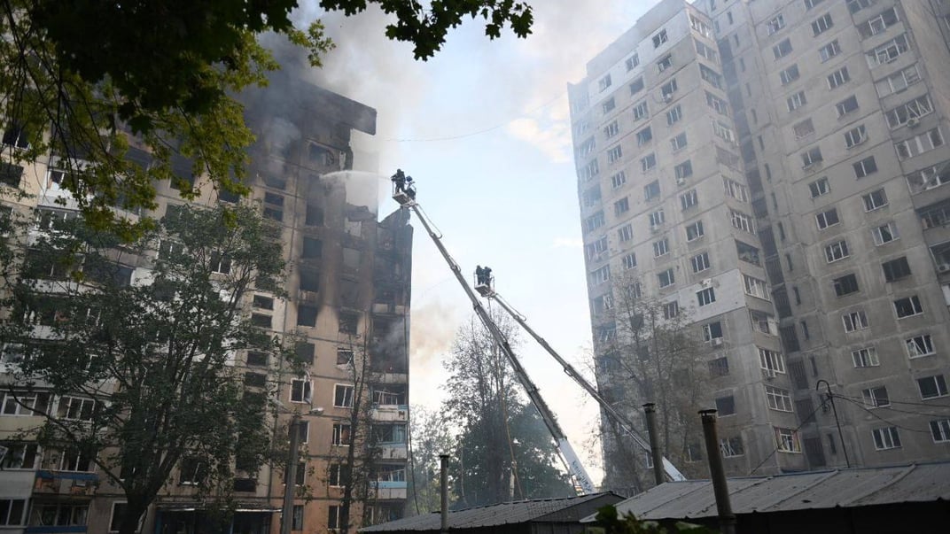 Будинок, що зазнав прямого влучання під час російського обстрілу Харкова