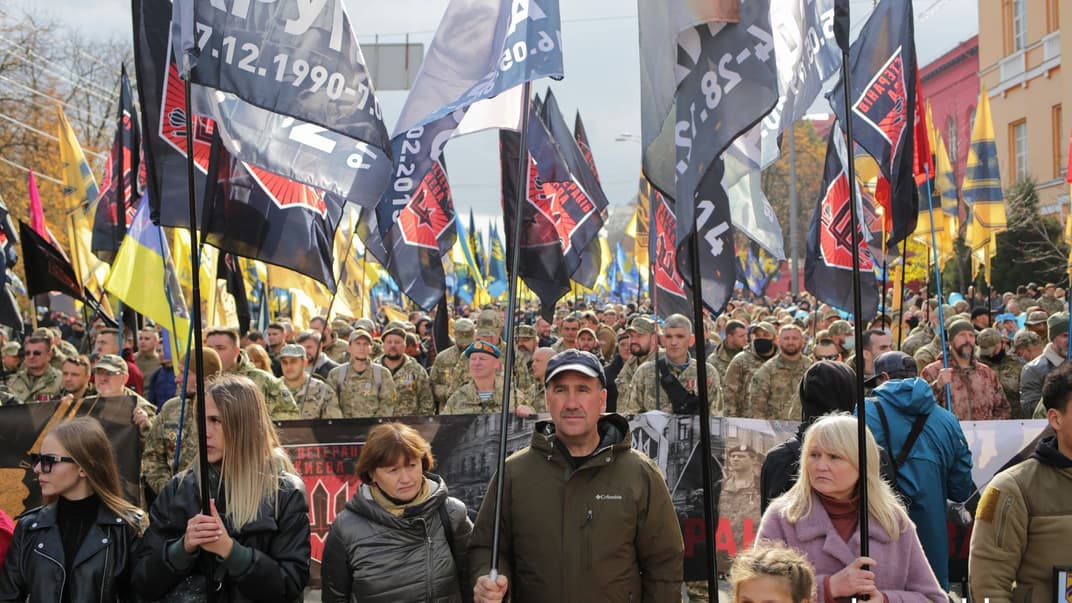Учасники маршу до Дня захисників та захисниць, Київ, 14 жовтня 2021 року