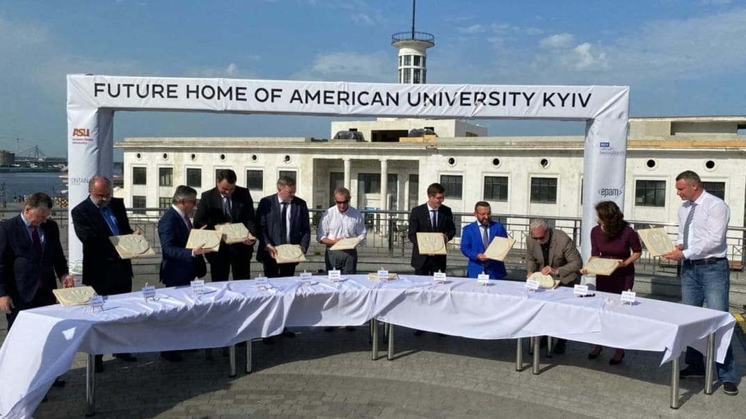 Презентація майбутнього Американського університету в Києві, який відкриють у будівлі столичного річкового вокзалу