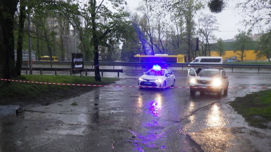 Поліція на місці вибуху в Голосіївському районі Києва