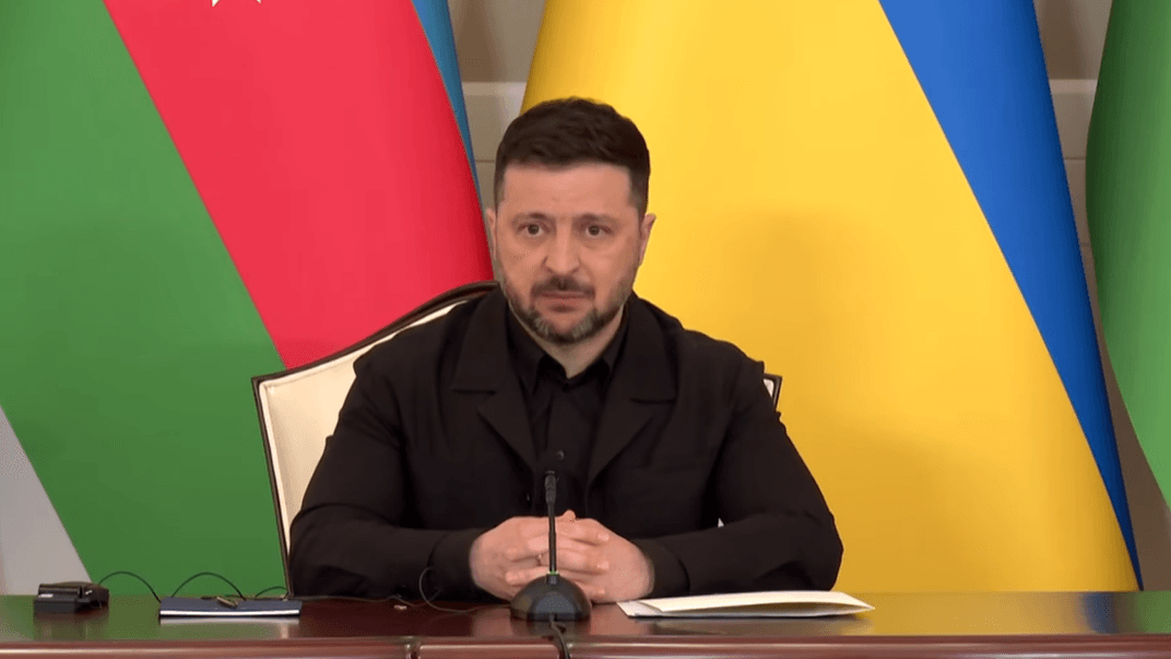 Президент України Володимир Зеленський під час пресконференції в Азербайджані