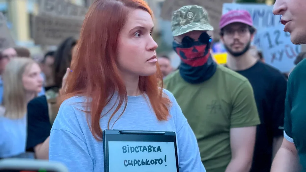 Мар'яна Безугла на протесті проти закону про НАБУ і САП