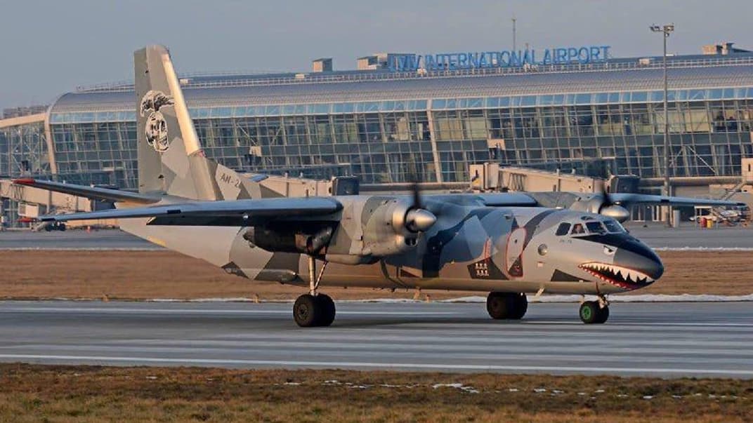 Літак Ан-26 з реєстраційним номером UR-CSK, який першим відправився з аеропорту Львова в рамках програми міжнародних вантажних авіаперевезень