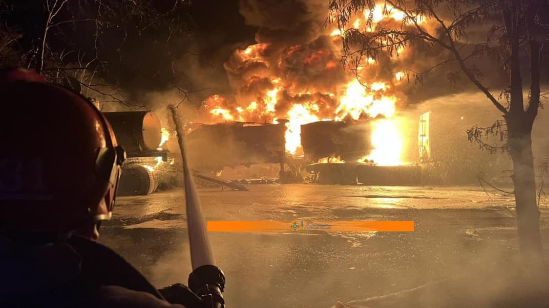 В морском порту в городе Рени в Одесской области загорелись автоцистерны с бензином, 19 июля 2022 года