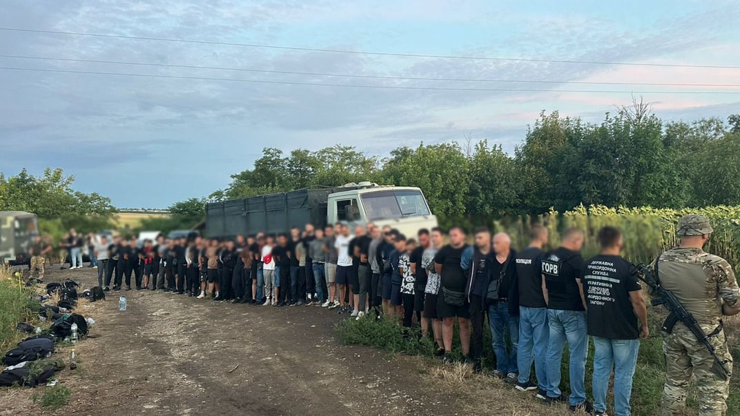 Задержанные мужчины