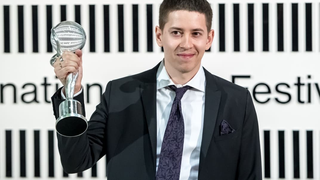 Украинский режиссер Антонио Лукич во время награждения специальным призом от жюри за фильм «Мои мысли тихие» на 54-м международном кинофестивале в Карловых Варах, Чехия