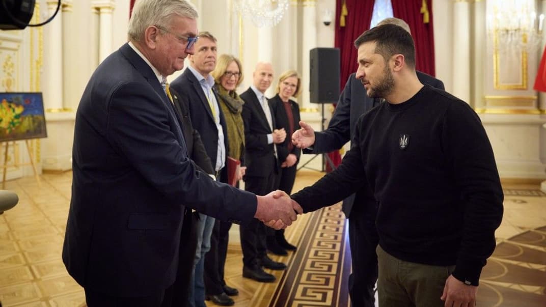 Президент Владимир Зеленский приветствует австрийскую делегацию