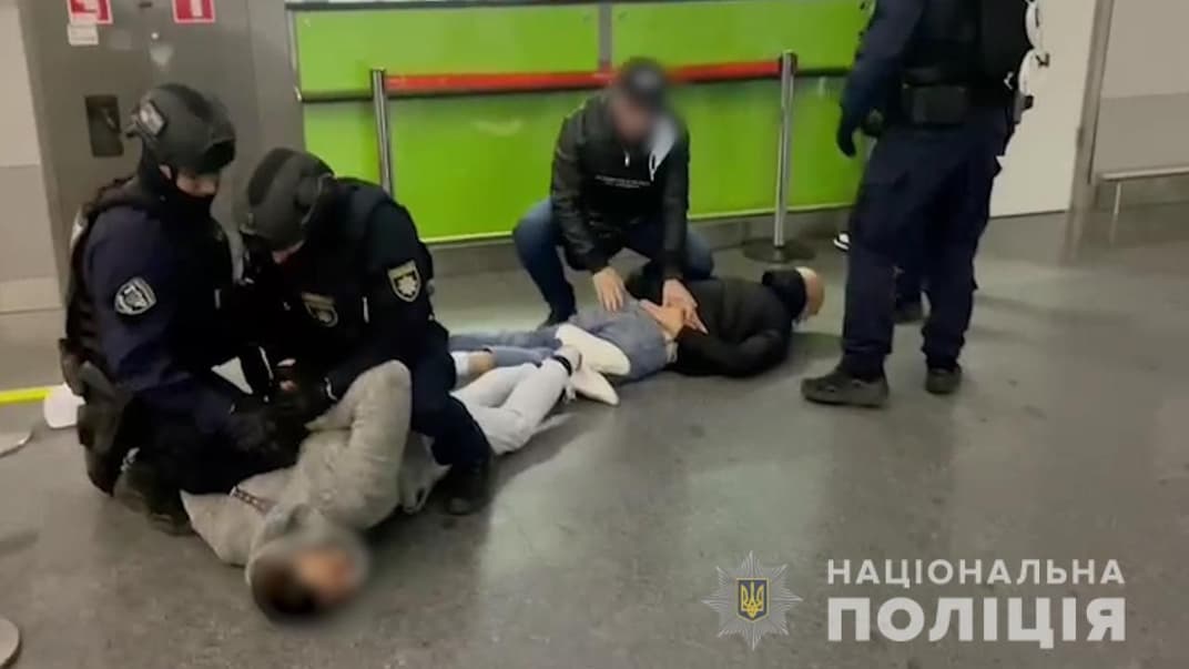 В Киеве полицейские спасли блогера из Ирана, которую ограбили на $1,5 млн и пытались с ребенком вывезти в Турцию