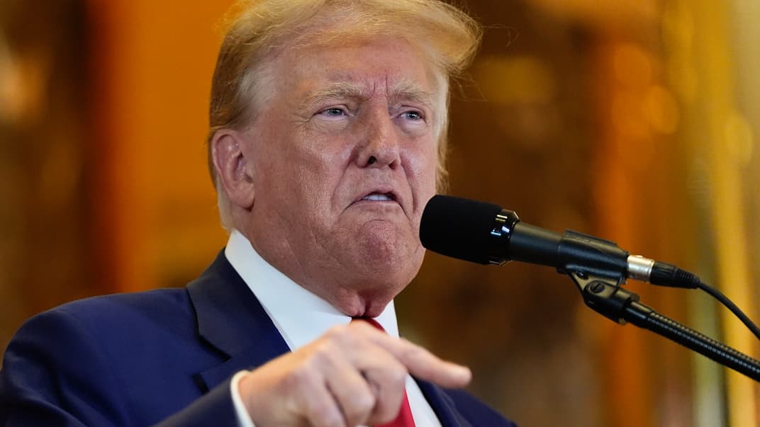 Дональд Трамп під час пресконференції після того, як суд Нью-Йорка визнав його винним у фальсифікації документів