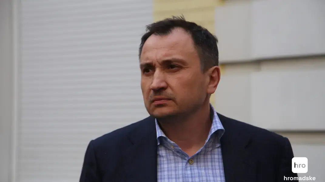 Микола Сольський під будівлею суду, 25 квітня 2024 року