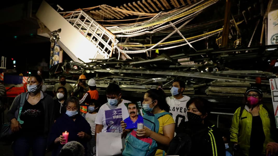 Мітинг із вимогою справедливого розслідування аварії на лінії метро в Мехіко. Мексика, 7 травня 2021 року