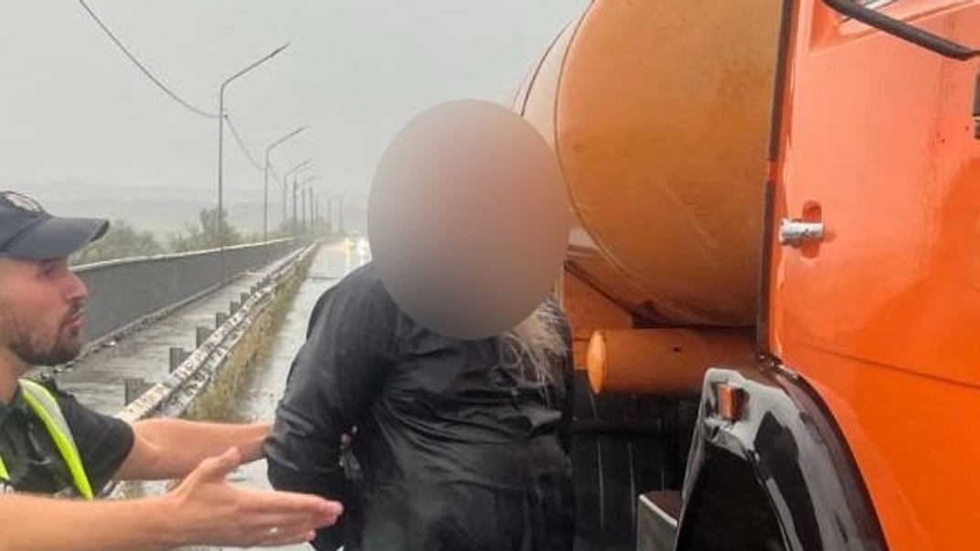 Полицейские Буковины задержали нетрезвого мужчину, который оказал ДТП и сопротивлялся правоохранителям