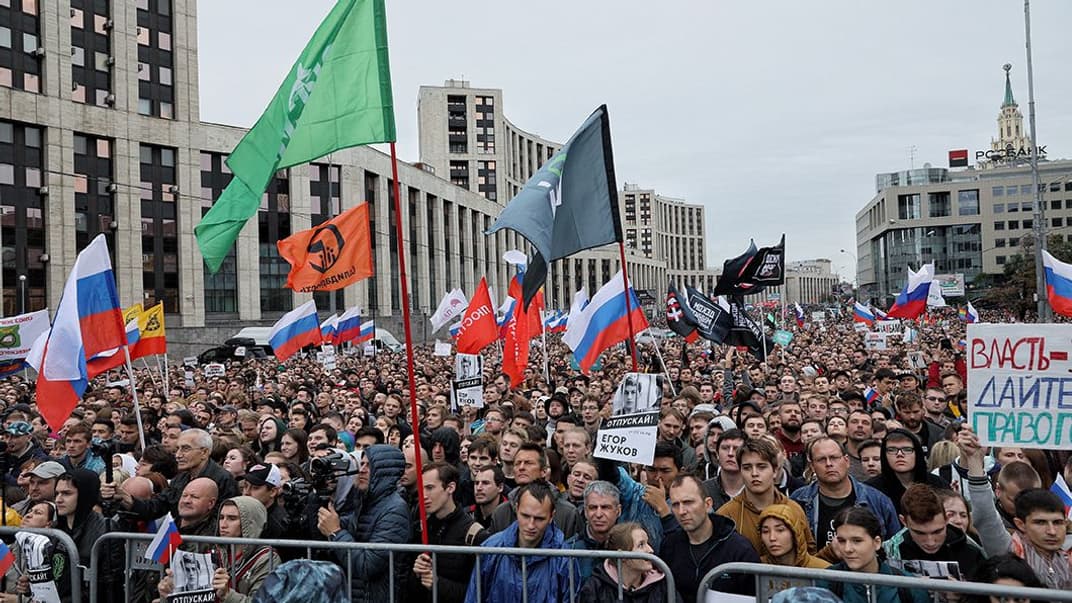 Вид на митинг со стороны сцены, Москва, 10 августа 2019 года.