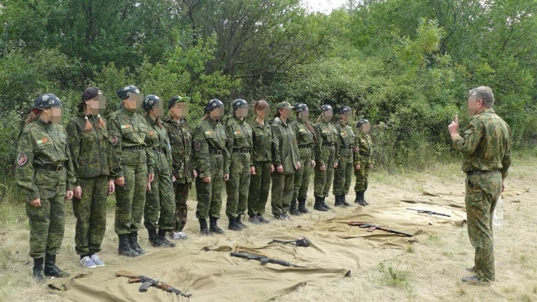 Бойовики на окупованих територіях Донеччини притягують неповнолітніх до участі в бойових діях