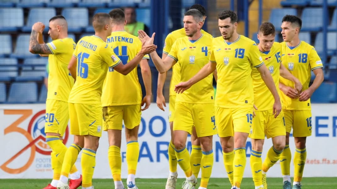 Українська збірна святкує після того, як забила четвертий гол у матчі Ліги націй УЄФА у ворота Вірменії, Єреван, Вірменія, 24 вересня 2022 року
