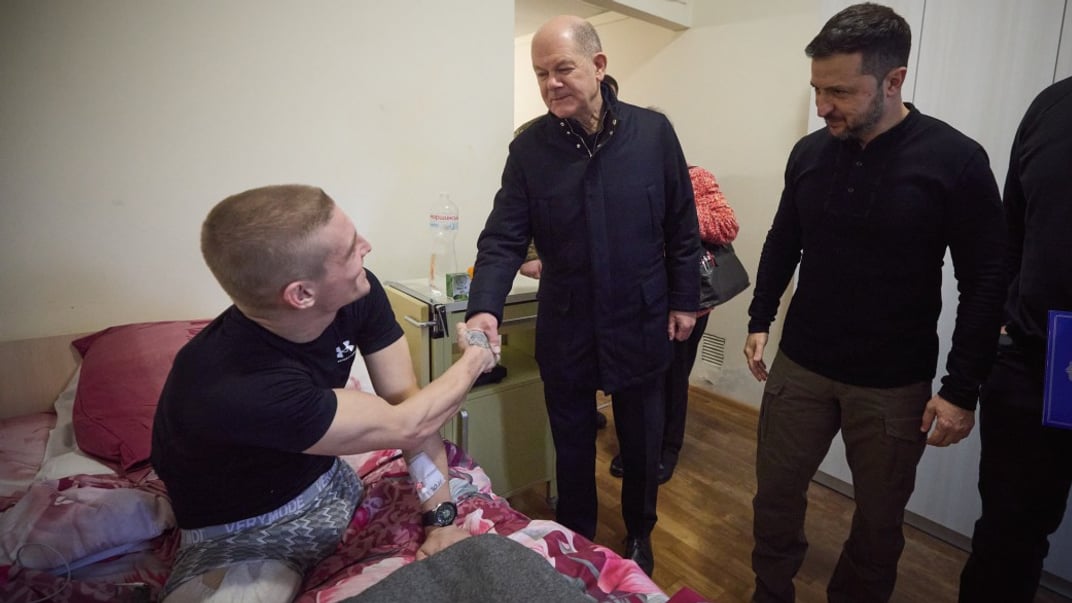 Олаф Шольц посещает раненых украинских военных, 2 декабря 2024 года