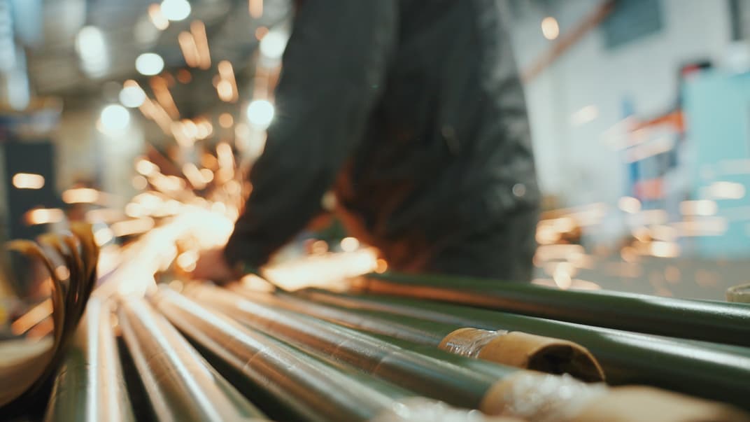 Пока западное оружие в пути, работает наше. Как собирают минометы и автомобили на «Украинской бронетехнике»