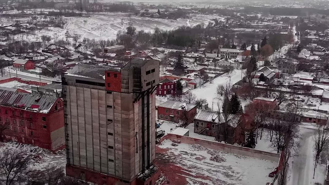 Вид із висоти на селище Новгородське на Донеччині, якому невдовзі можуть повернути історичну назву Нью-Йорк