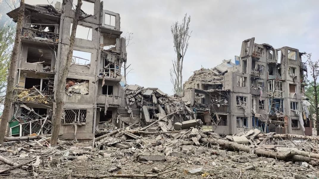 Жилой дом в Авдеевке, разрушенный российскими обстрелами, 23 мая 2023 года