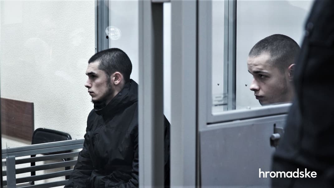 Підозрювані Андрій Лаврега (ліворуч) та Євген Семенов в залі Печерського суду Києва, 19 лютого 2020 року