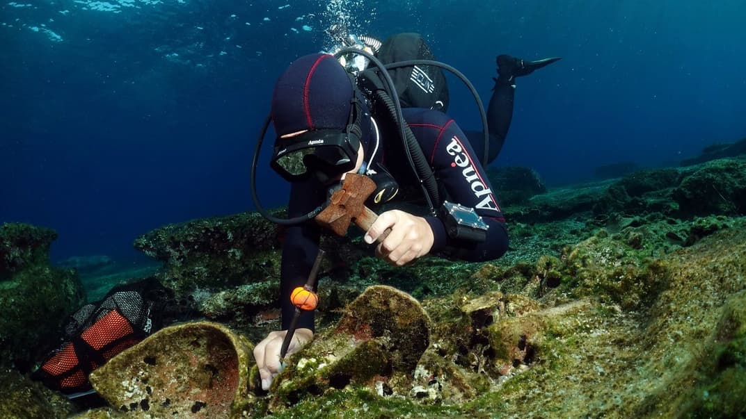 Дослідження археологами ділянки, де затонув античний корабель